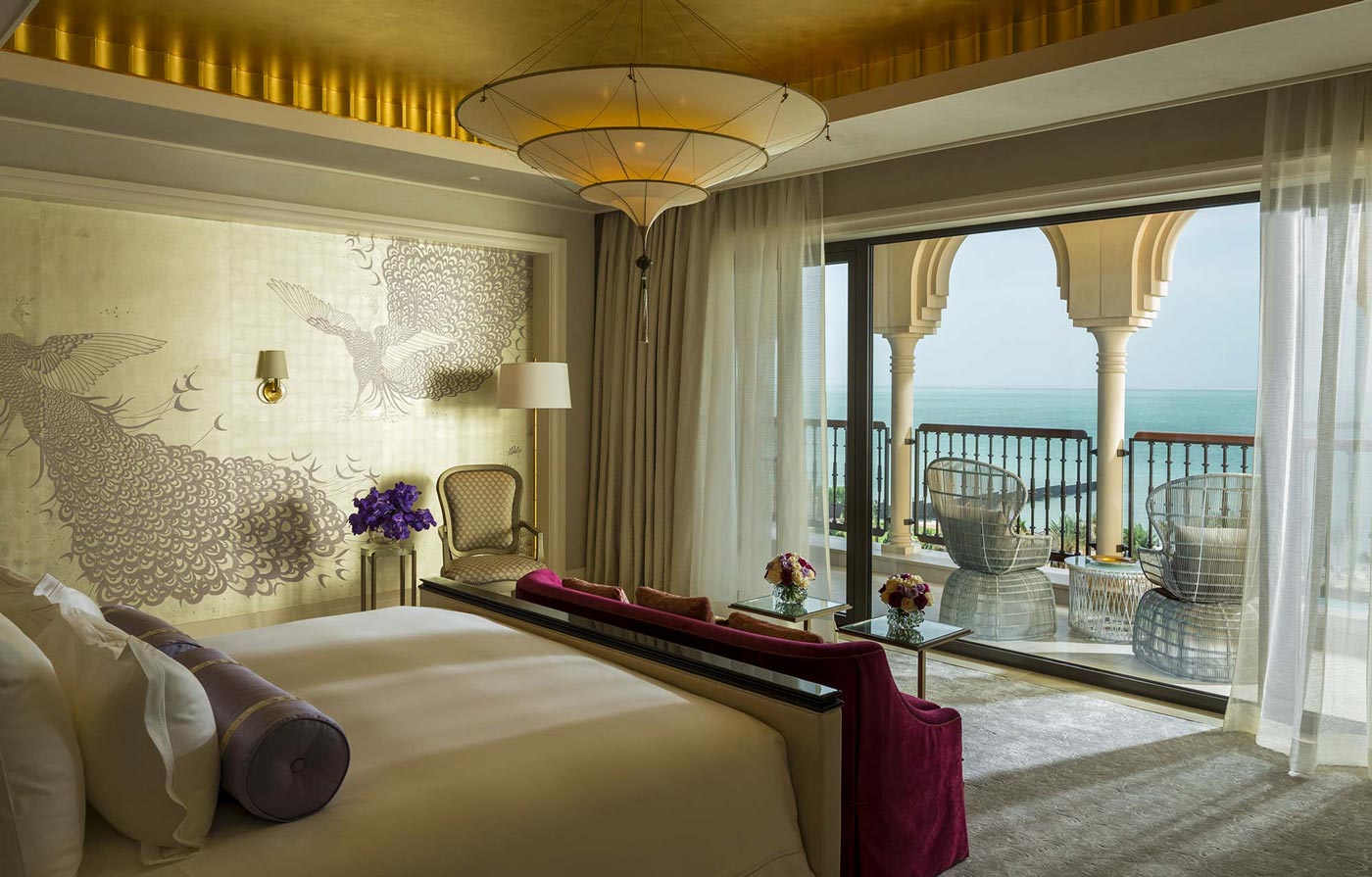Lampada in seta Scheherazade 3 dischi senza decorazioni nell'Hotel Four Seasons Resort Hotel a Dubai, camera matrimoniale Royal Suite